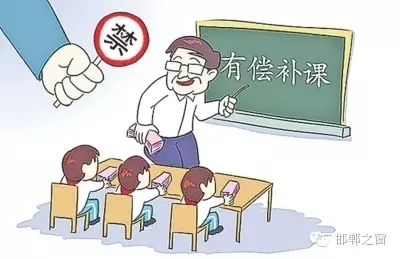 8月10日，記者接到家長(zhǎng)舉報(bào)，稱邯鄲市七色光水文小學(xué)未開學(xué)，卻接到了學(xué)校補(bǔ)課通知。記者聯(lián)系了校方，該校負(fù)責(zé)人表示將立即停止補(bǔ)課，并將收取的費(fèi)用退還家長(zhǎng)。