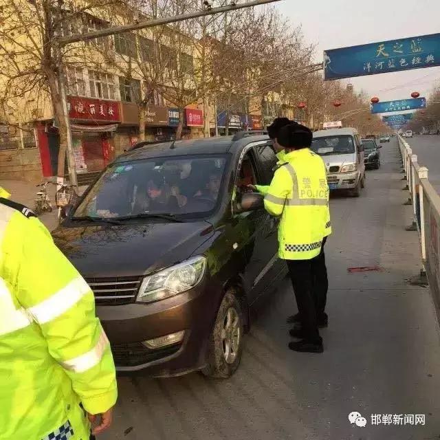 我市交警為營造安全、有序的道路交通環(huán)境，自2月26日0時起，啟動了106國道李茂堤警務(wù)站、107國道漳河警務(wù)站、309國道椿樹嶺警務(wù)站、213省道索堡警務(wù)站、212省道柳園警務(wù)站、青蘭高速邯鄲東口警務(wù)站、青蘭高速邯鄲西口警務(wù)站、京港澳高速邯鄲南口警務(wù)站、京港澳高速邯鄲北口警務(wù)站。